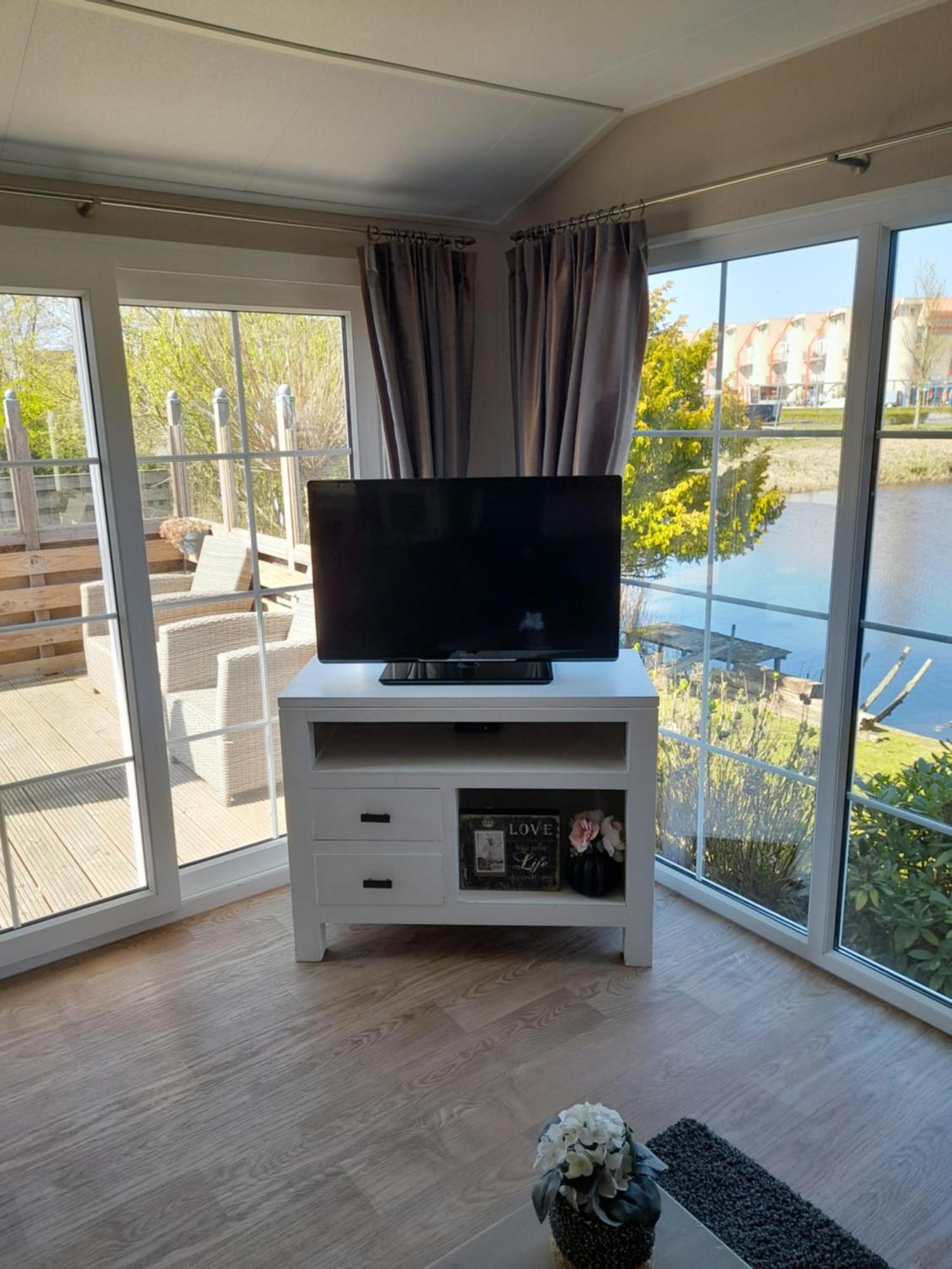 Chalet Makkum C99B Met Prive Gelegen Tuin Aan Het Water Zewnętrze zdjęcie