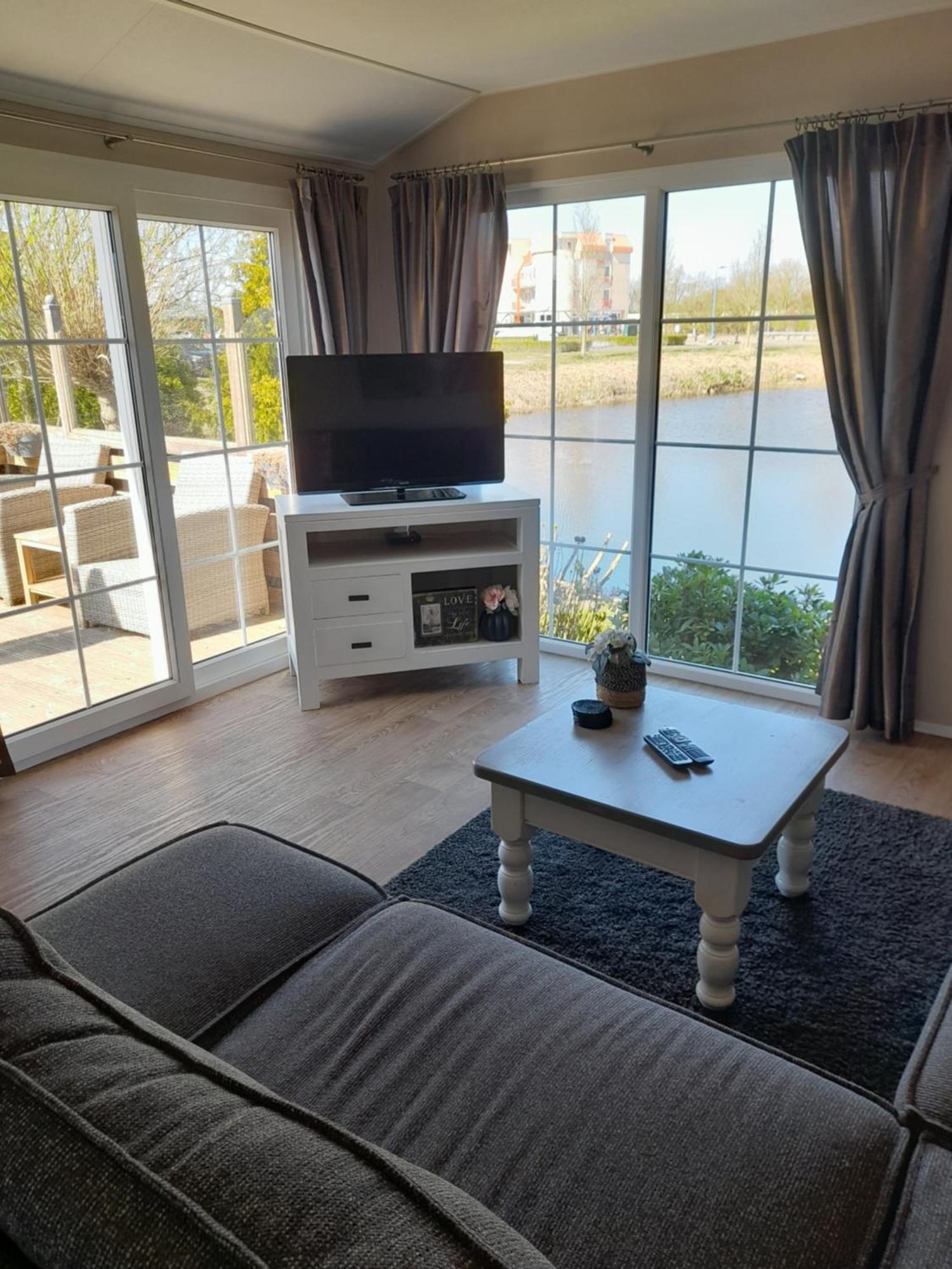Chalet Makkum C99B Met Prive Gelegen Tuin Aan Het Water Zewnętrze zdjęcie