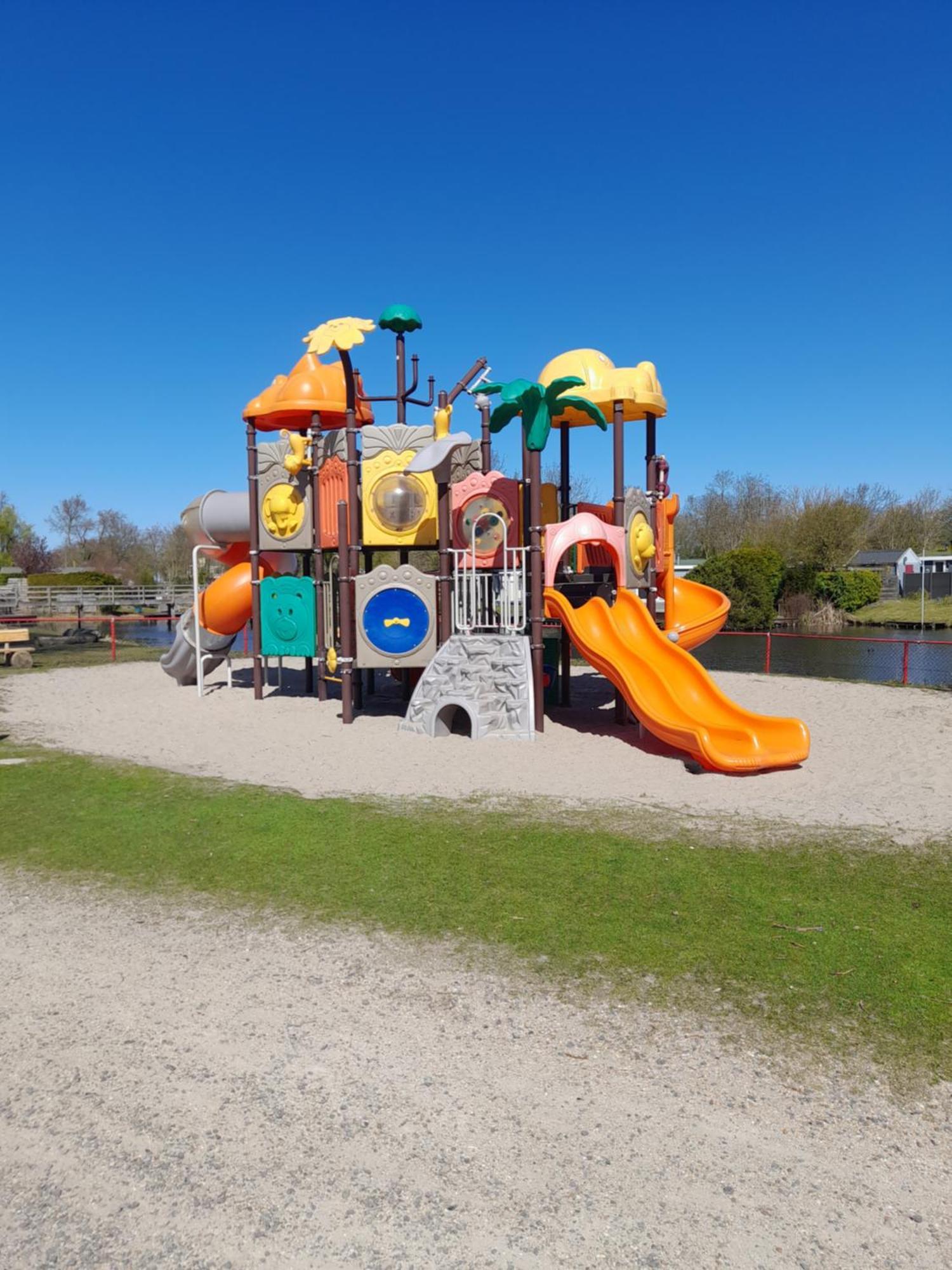 Chalet Makkum C99B Met Prive Gelegen Tuin Aan Het Water Zewnętrze zdjęcie